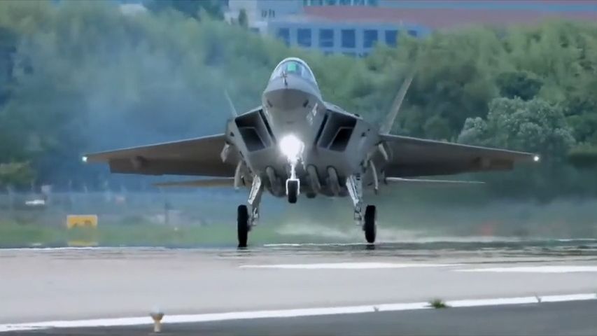Konkurence americké F-35. Soul se pochlubil vlastní moderní stíhačkou